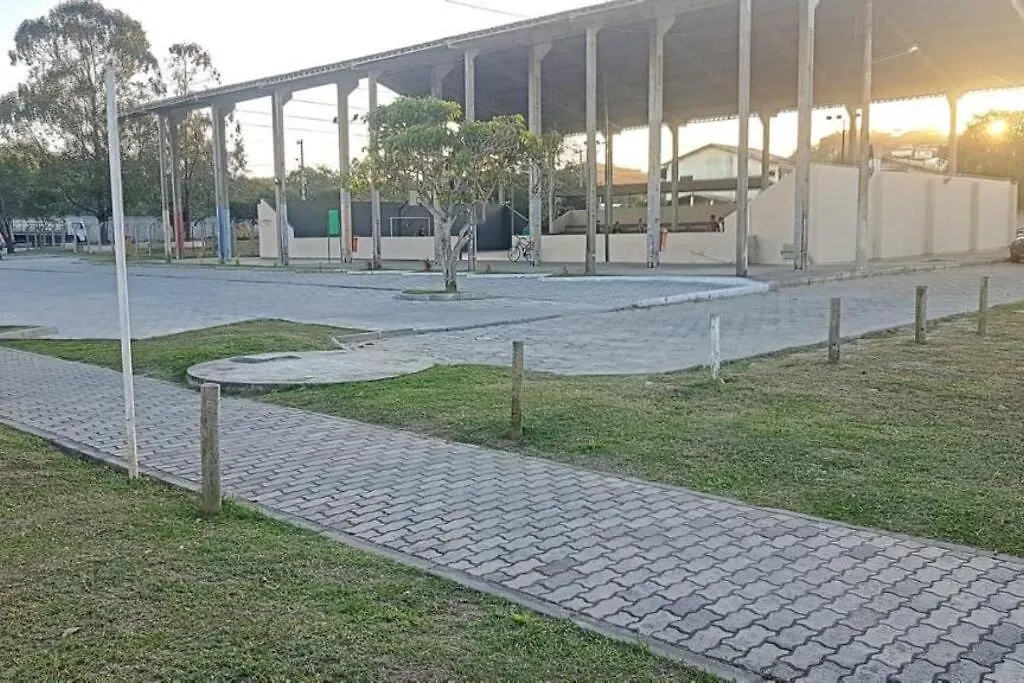 Casa com piscina, churrasqueira e ar condicionado em condomínio-1
